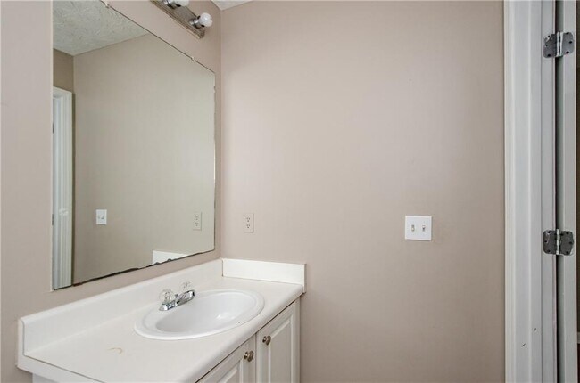 Building Photo - 10104 Fairington Ridge Cir