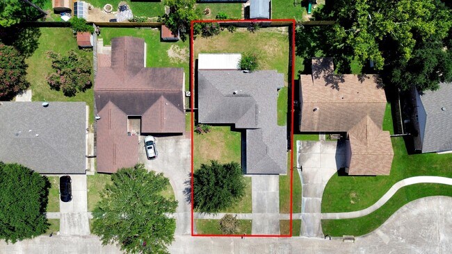 Building Photo - 14235 Bella Dr