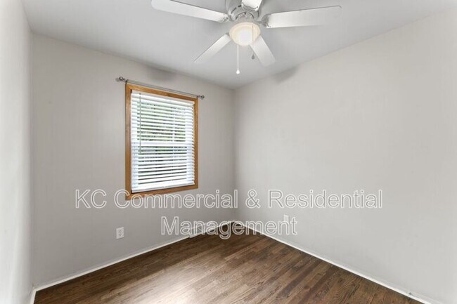 Building Photo - 7809 NE San Rafael Dr