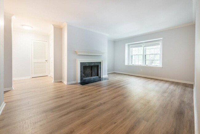 Building Photo - 115 Rosaire Pl NW