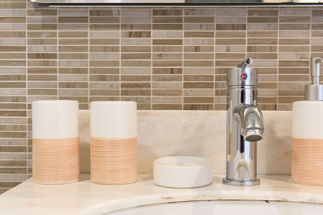 Building Photo - 811 9th Ave