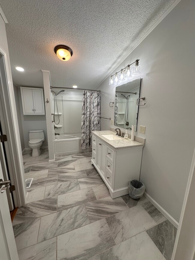 Building Photo - 304 Carson Elliott Dr