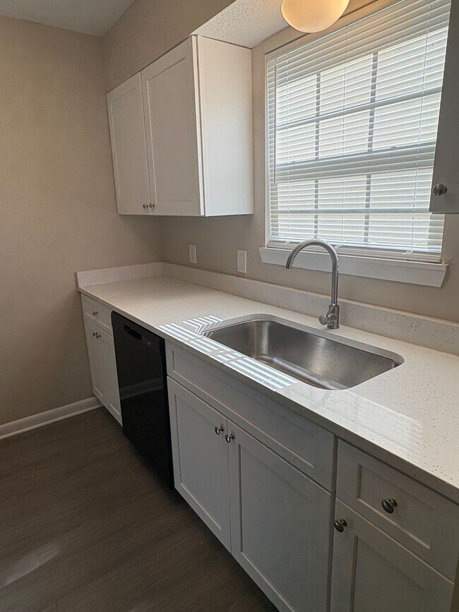 Building Photo - Newly Major Renovated Beverly Manor