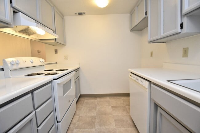 Building Photo - 3846-3846 Westporter Dr