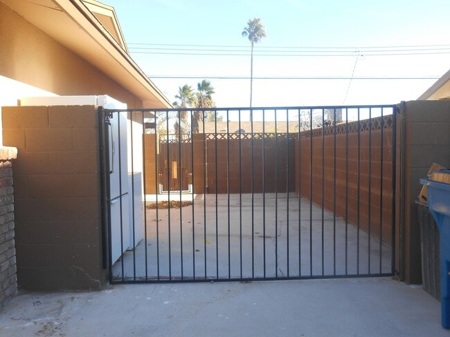 Building Photo - 232 Catalini St