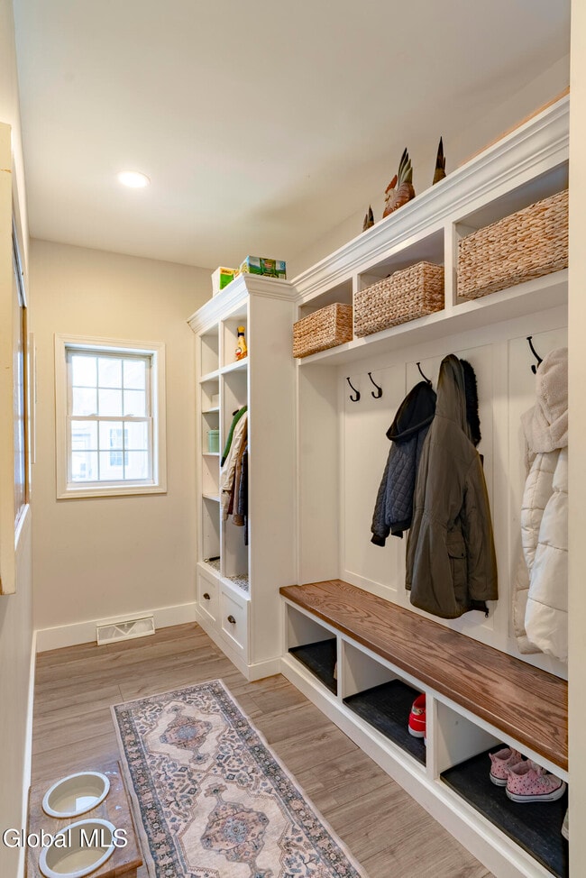 Building Photo - 2 Horizon Dr