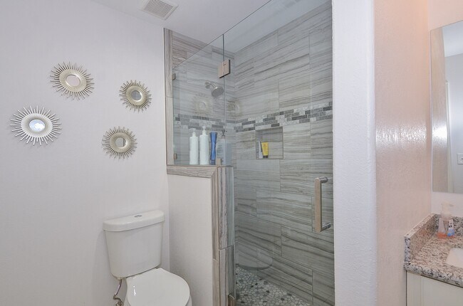 Building Photo - 10264 Briar Forest Dr