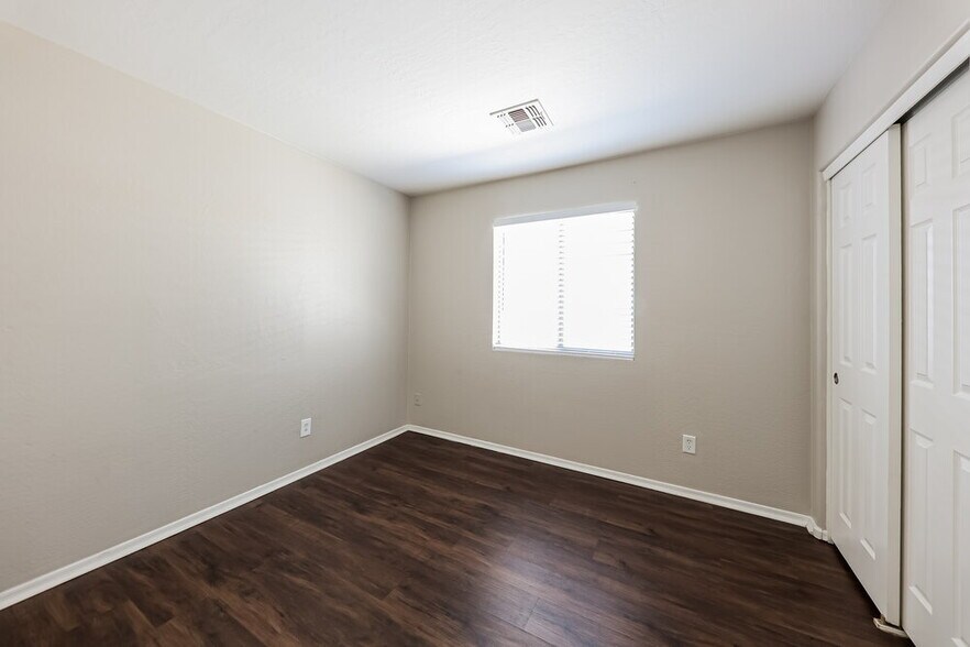 Building Photo - 12817 W Mandalay Ln