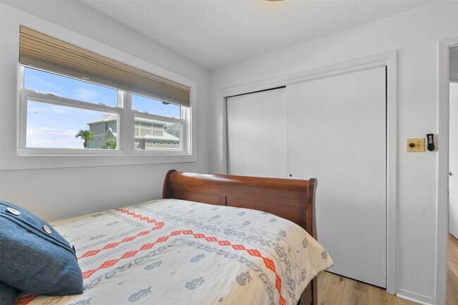 Building Photo - 22101 Guadalupe Dr