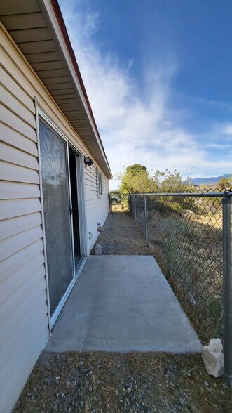 Building Photo - 2400 E Ambush St