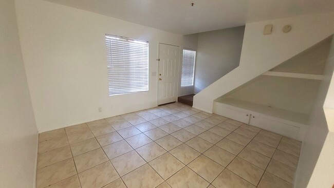Building Photo - VERY NICE SOUTH SCOTTSDALE TOWNHOME!