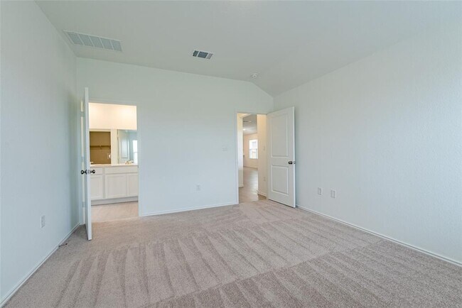 Building Photo - 200 Camargue Dr