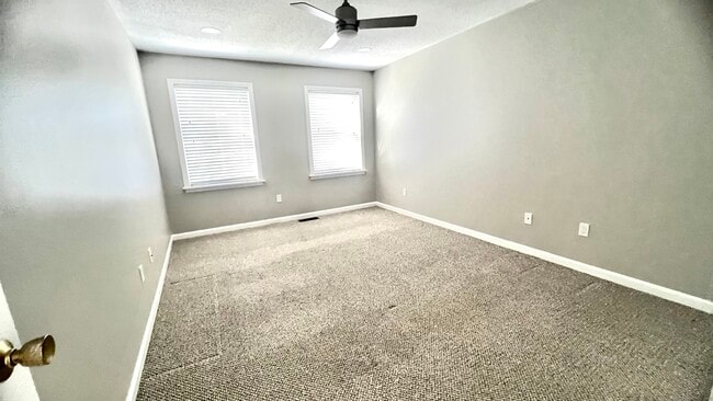 Building Photo - 16 Maple St