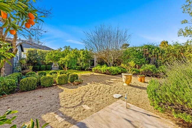 Building Photo - 25 W Central Ave