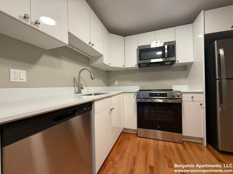 Building Photo - 232 Parker Hill Ave