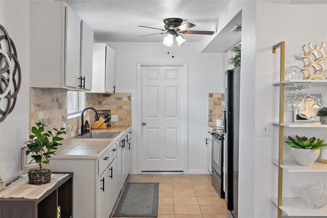 Building Photo - 2810 2nd Ave S