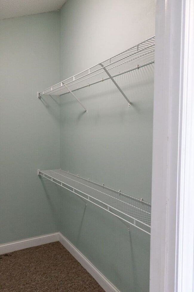 Building Photo - $2,400 | 3 Bedroom, 3.5 Bathroom Multi Flo...