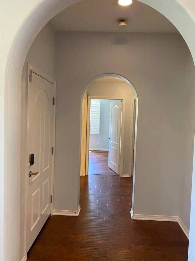 Building Photo - 101 Hallmark