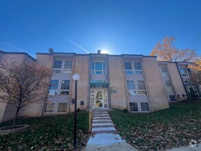 Building Photo - Charming 2 BR/1.5 BA Condo in Silver Spring!