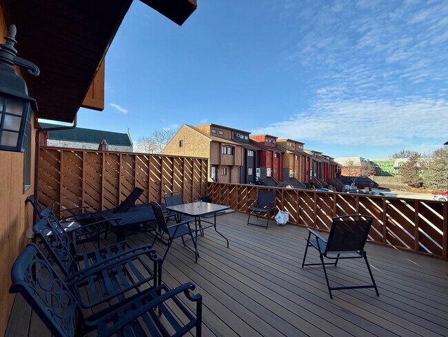 Building Photo - 28 Servan Ct