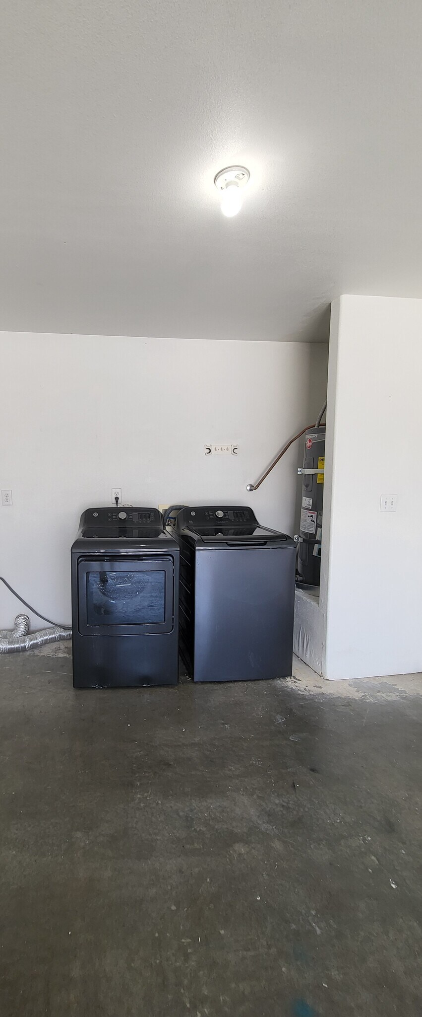 Building Photo - 2400 E Ambush St