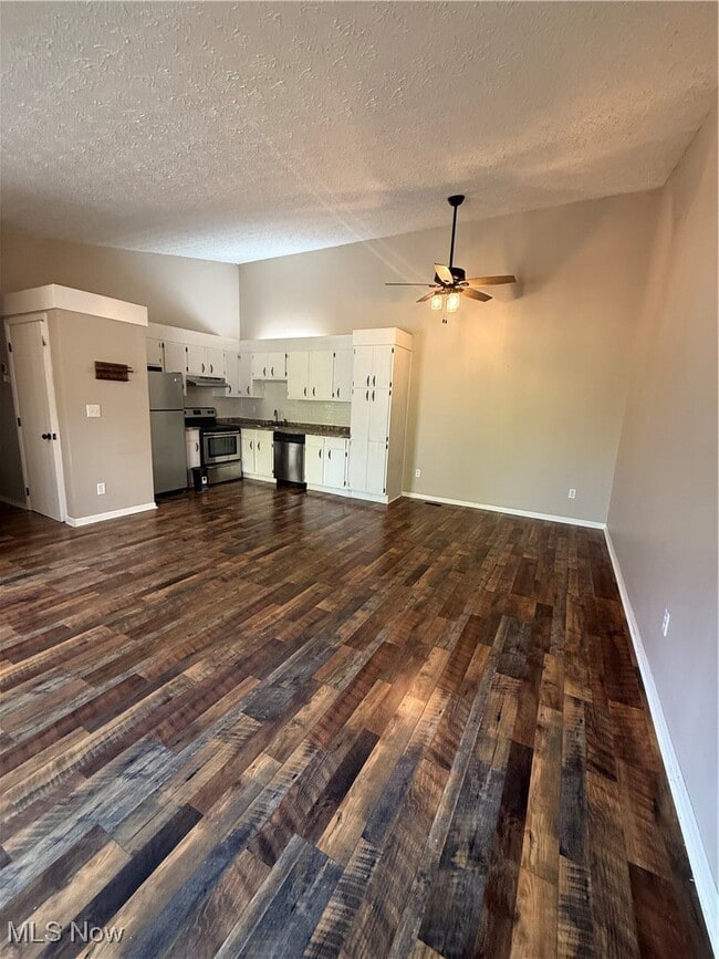 Building Photo - 3542 Chesapeake Dr