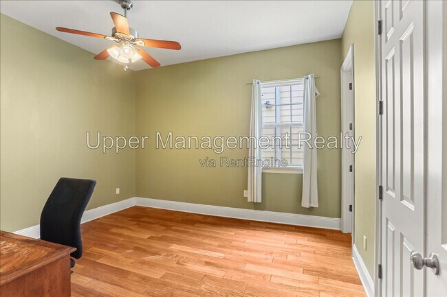 Building Photo - 523 S Hennessey St