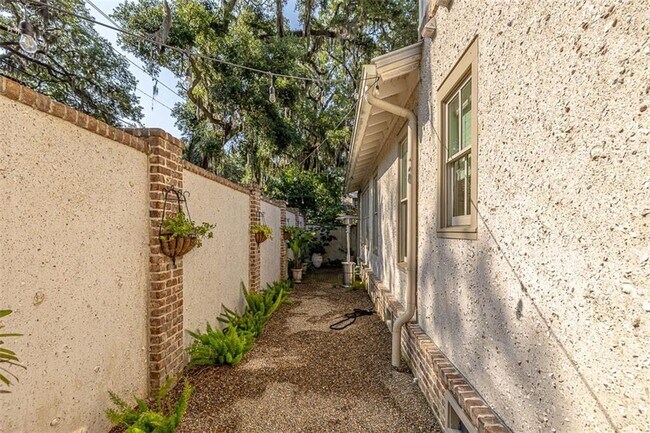 Building Photo - 1030 Village Oaks Ln