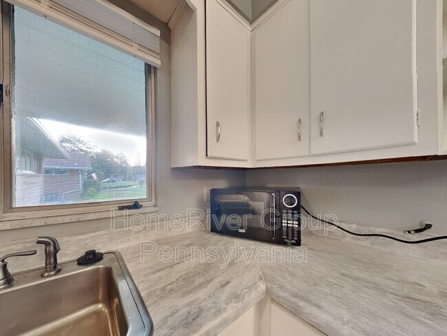 Building Photo - 1962 Shady Oak Dr