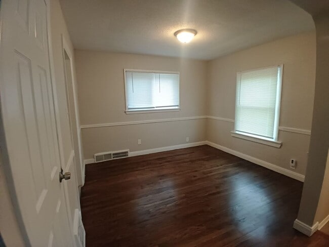 Building Photo - 3 Bedroom Colonial