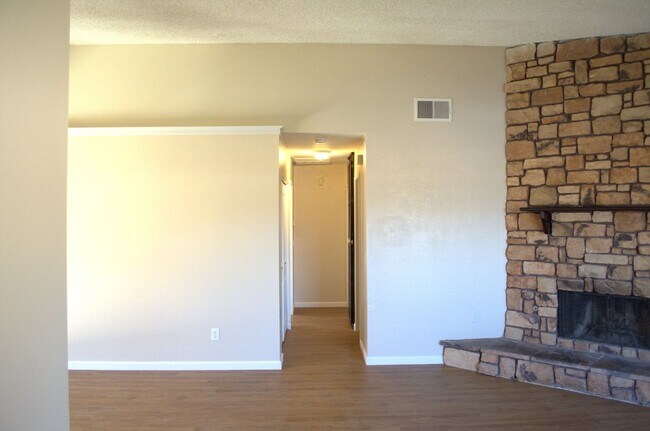 Building Photo - 123