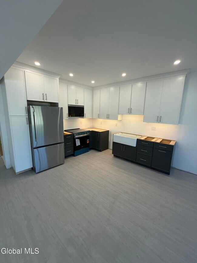 Building Photo - 128 Panorama Dr