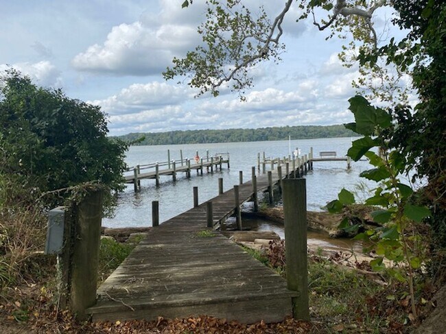 Building Photo - Riverside Drive