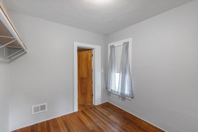 Building Photo - Home For Rent Papillion
