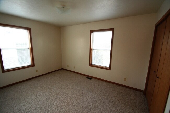 Building Photo - 132 Watertower Ct