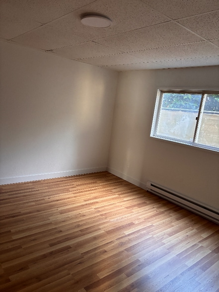 Building Photo - 1128 33rd St SE