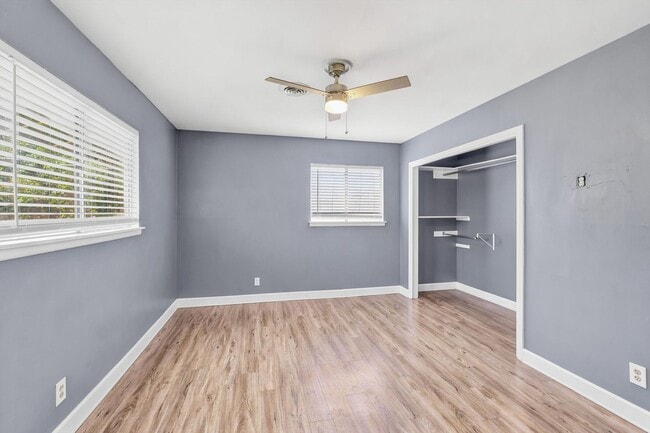 Building Photo - Modern Open Floor Plan