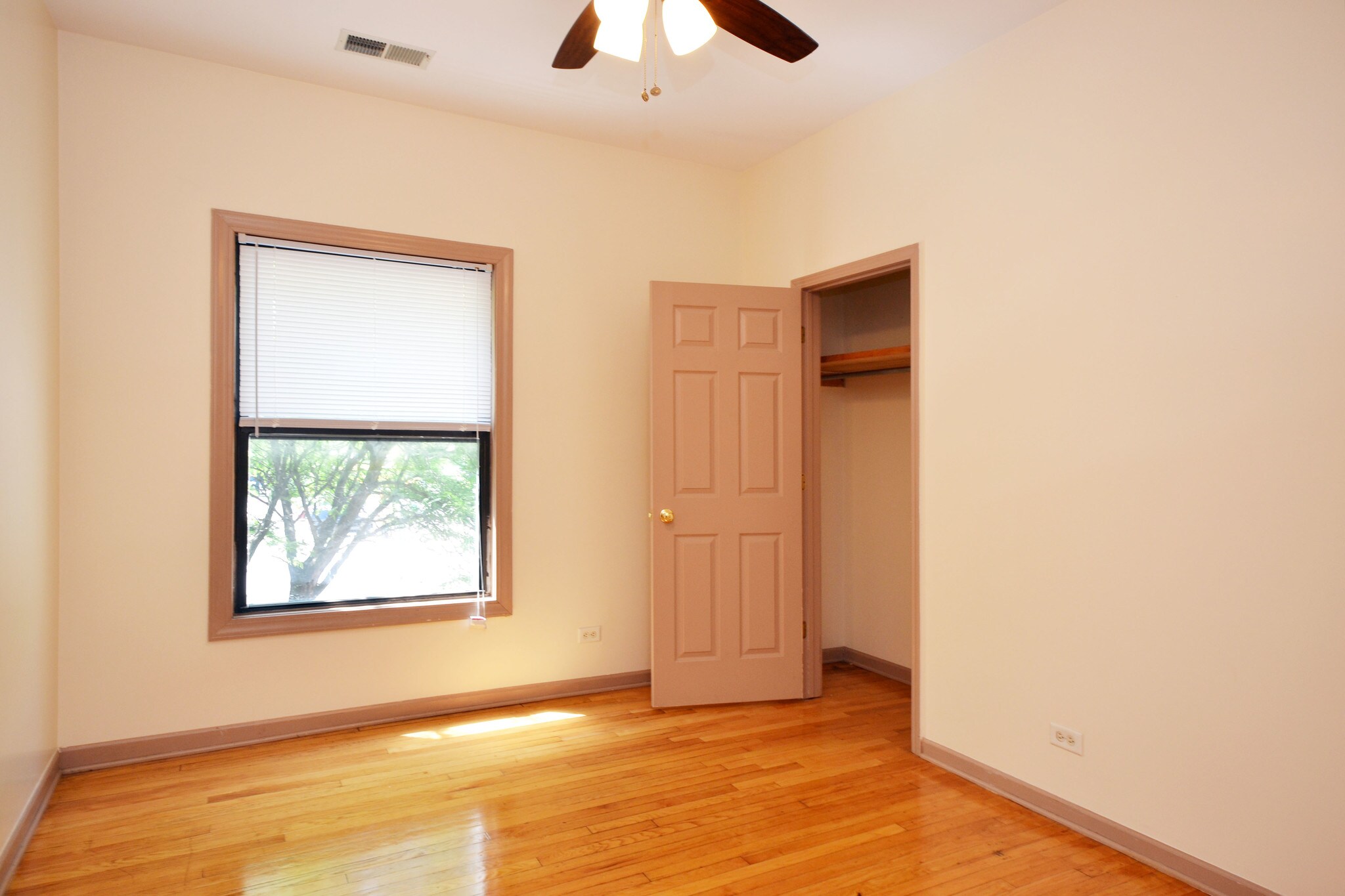 Bedroom 2 - 952 W Windsor Ave