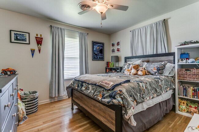 Building Photo - RENOVATED 3-BEDROOM IN NORTHWOOD