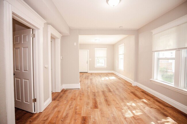 Primary Photo - 1445 Yates St
