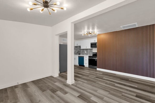 Building Photo - BRAND NEW EVERYTHING IN UPTOWN/BILTMORE AREA