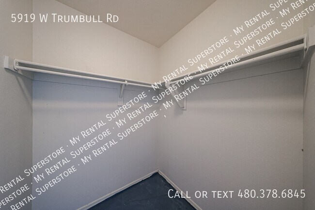 Building Photo - 5919 W Trumbull Rd
