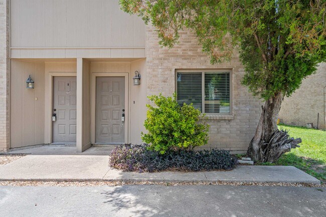 Building Photo - 111 A Rhonda Dr
