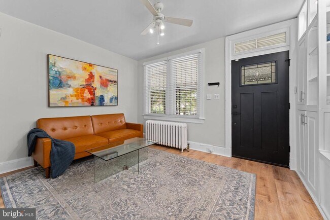 Building Photo - 2339 3rd St NE