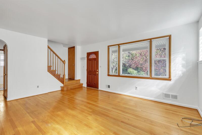 Building Photo - 8212 Dorset Ave