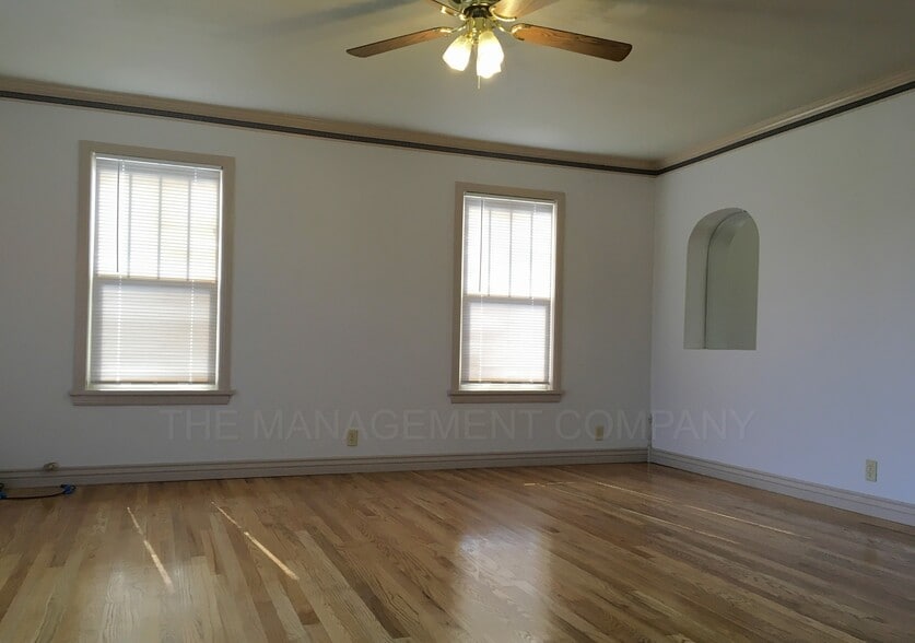 Building Photo - 576 Addison Ave W