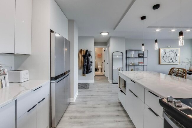 Building Photo - 1255 N Sandburg Terrace