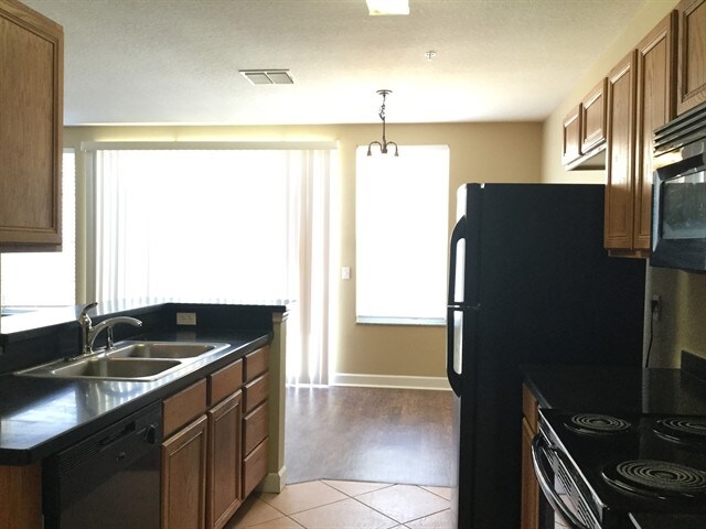 Building Photo - 8517 Saratoga Inlet Dr