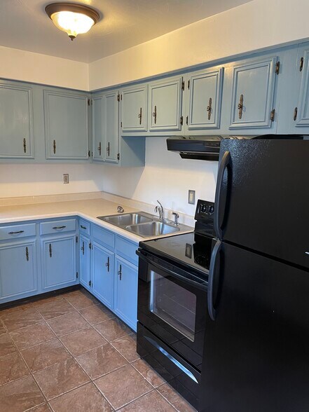 Kitchen - 115 Pendleton St