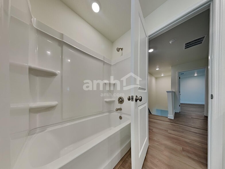 Building Photo - 37955 Dusty Saddle Ln